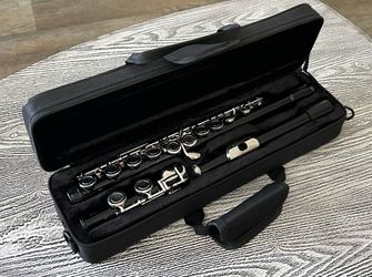 Flute with carry case in excellent condition. $65