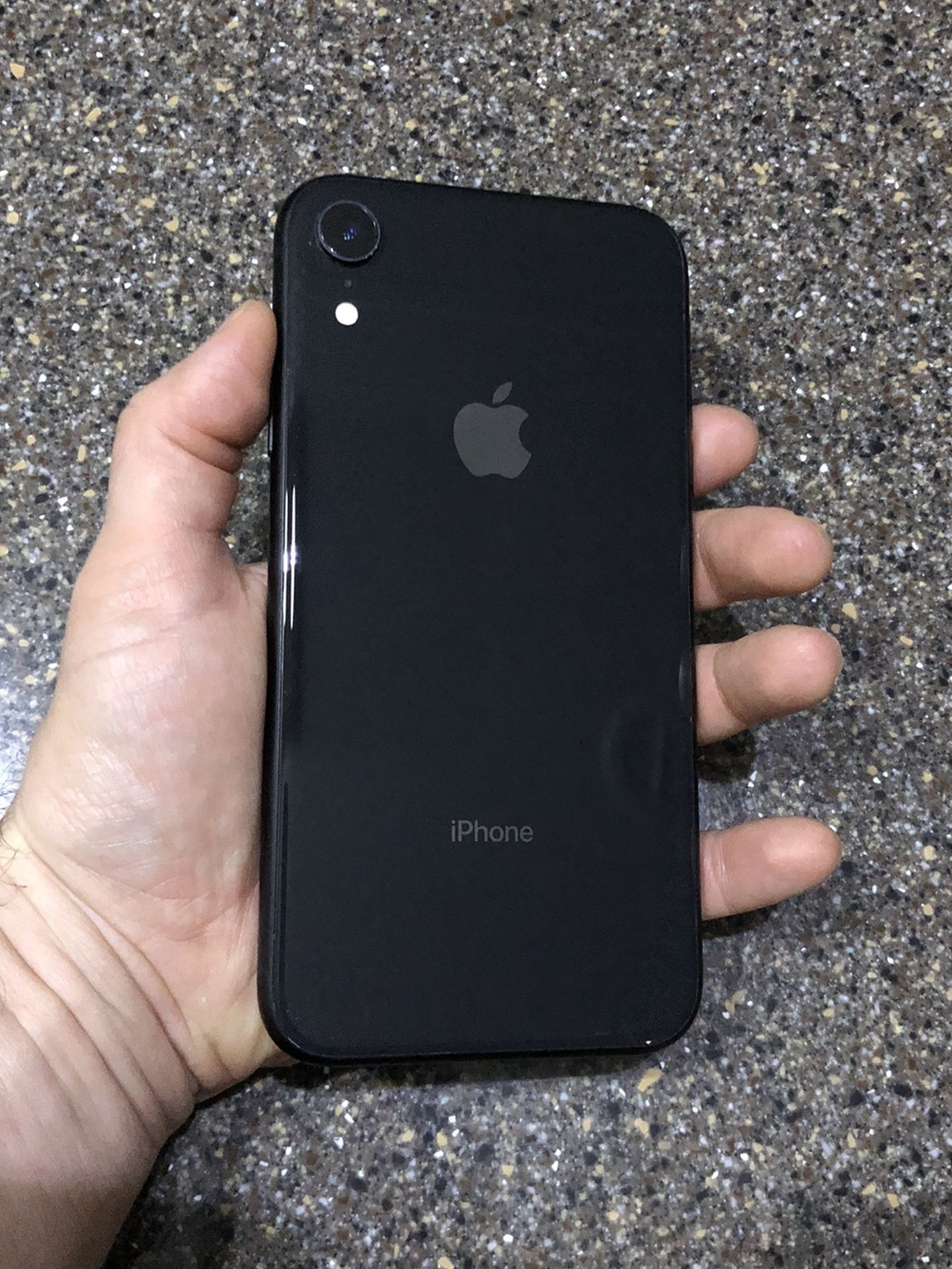 iPhone XR 64GB Factory Unlocked Any Carrier USA & Worldwide Excellent!