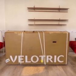 6585186 Velotric Discover 1 commuter e-bike 65 mile range and 25mph floor model 