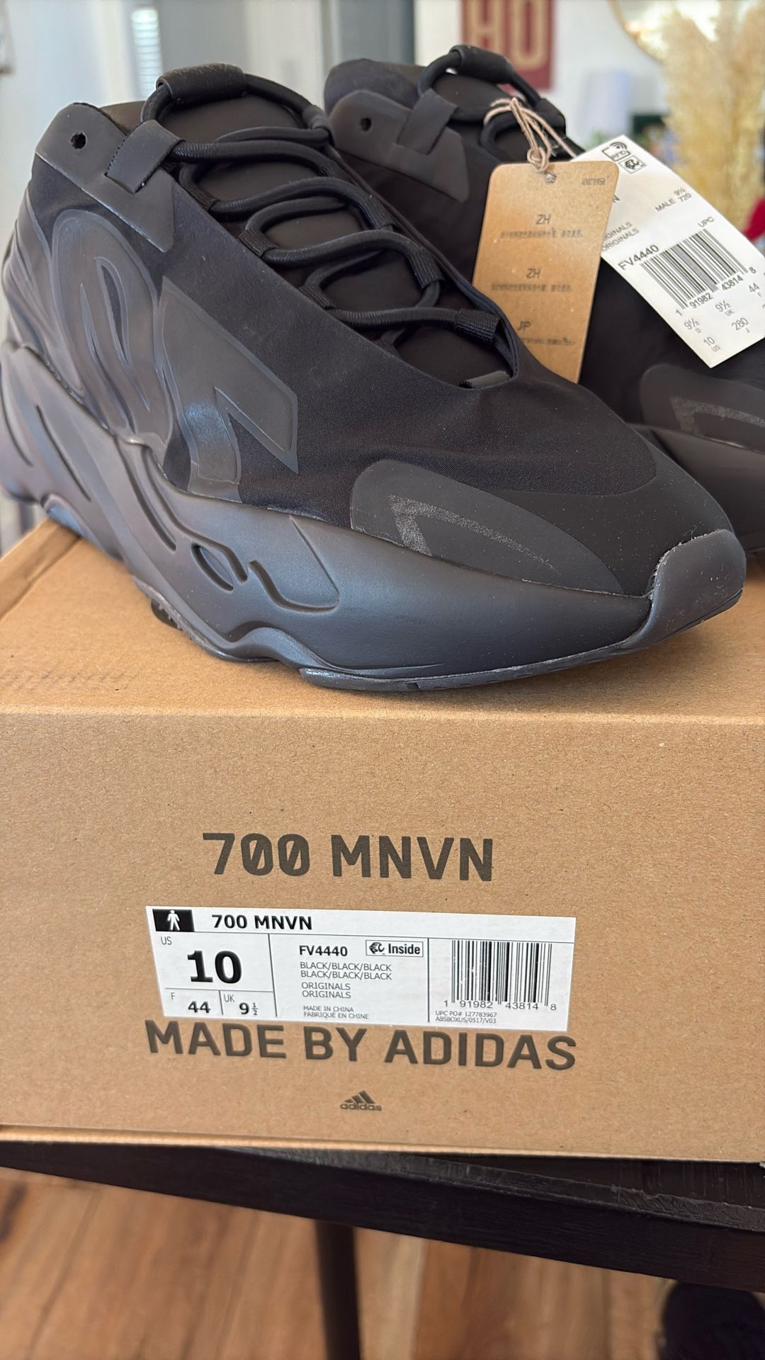 Adidas Yeezy 700mvnm