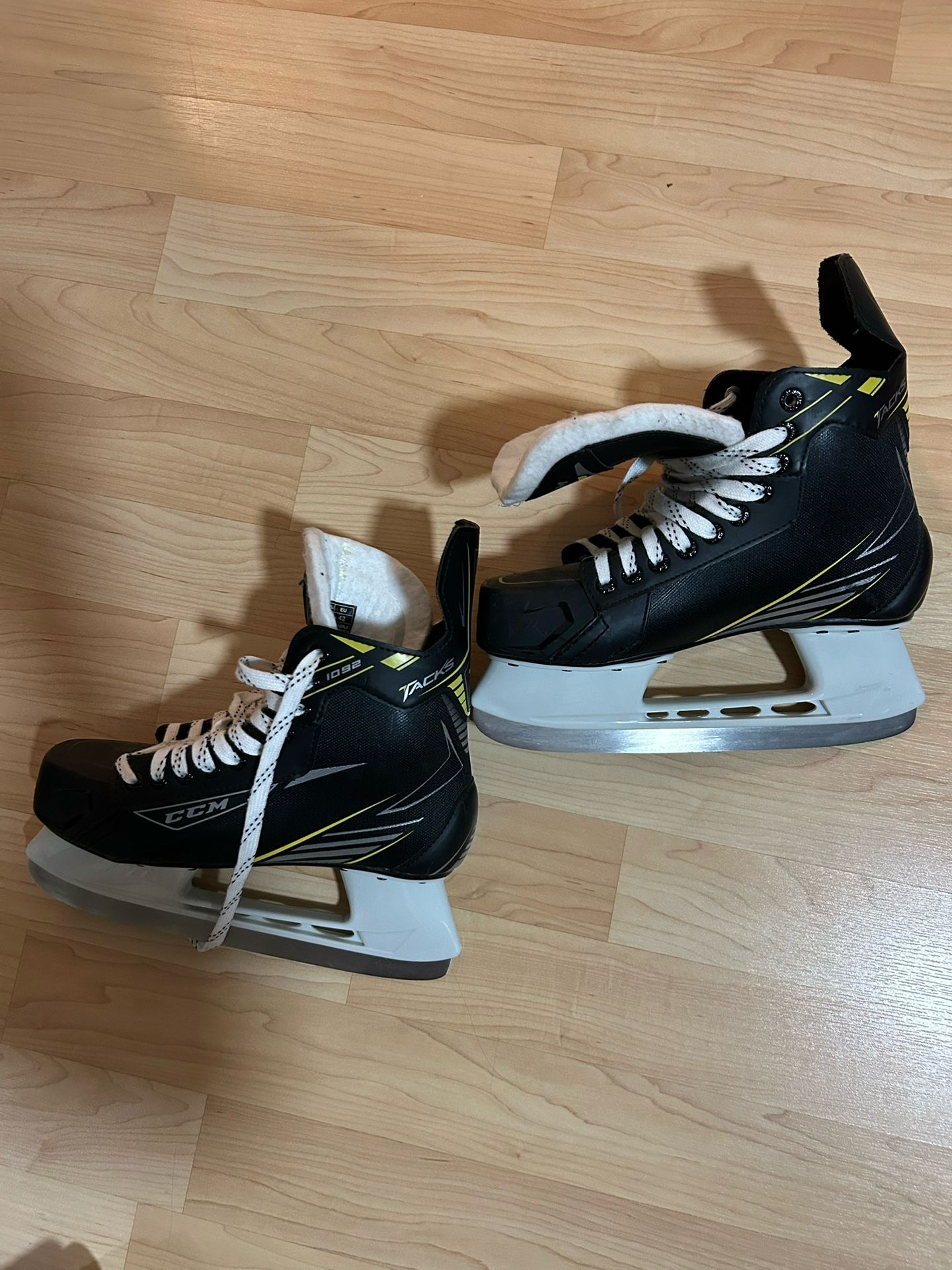 CCM Hockey Hockey Keys, Ice-Skating. Men’s Size 8 