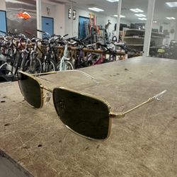 RayBan Men’s Sunglasses (Green Tint)