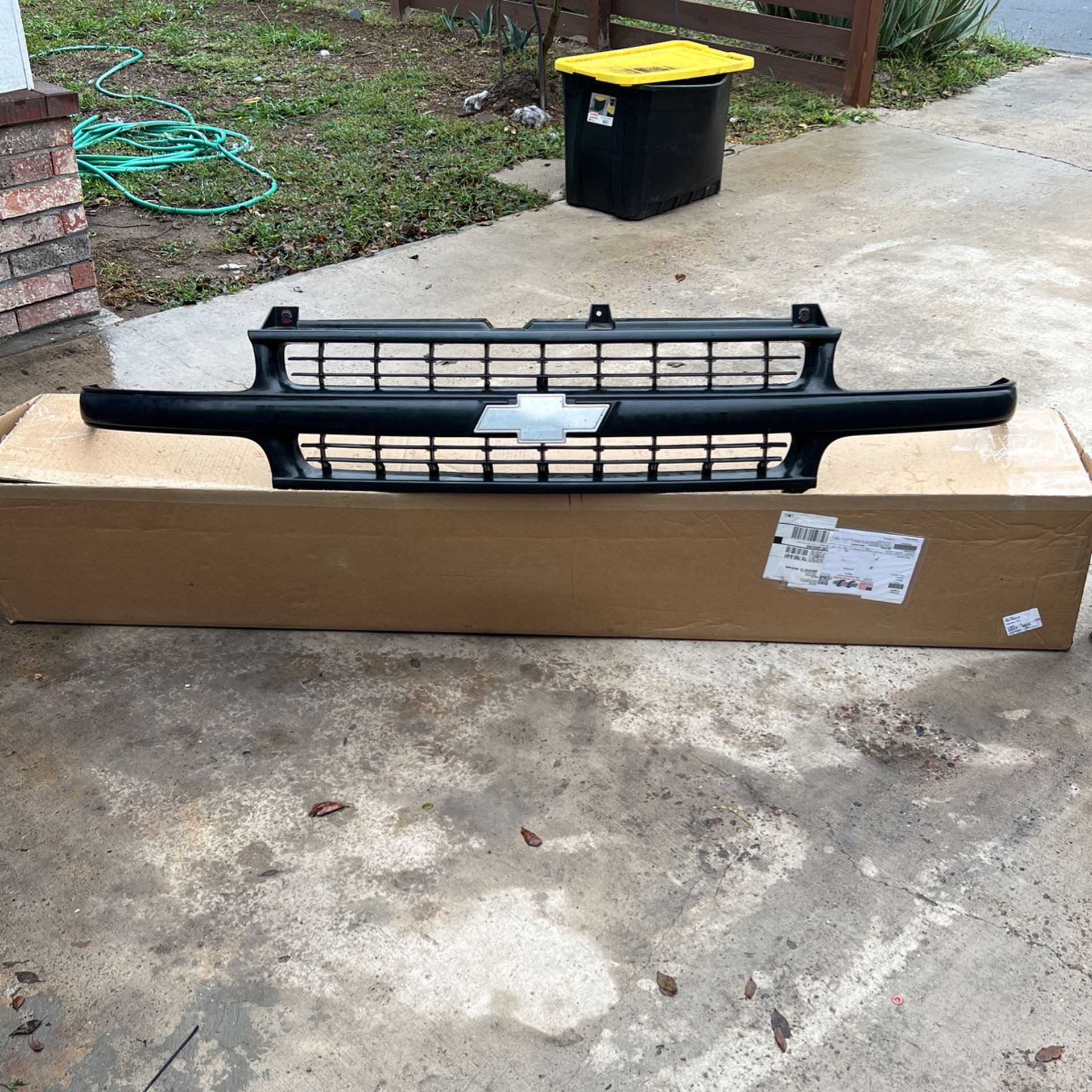 2000-05 CHEVY AFTERMARKET GRILLE 