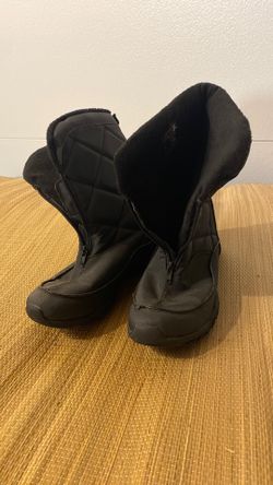 snow/rain boots size 8.5ish Womens