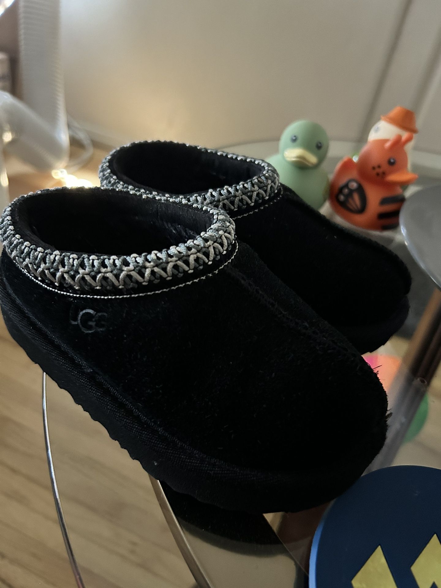 UGGS