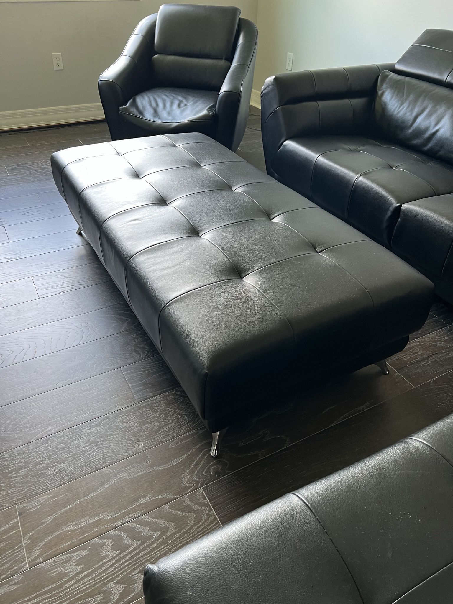 Dolcedo Black leather Sectional - Best Offers 