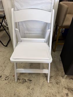 Resin party chairs 📍$75 for 4 pcs