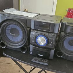 Sony MHC-EC909IP Mini Hi-Fi Shelf System 540W CD iPod Dock