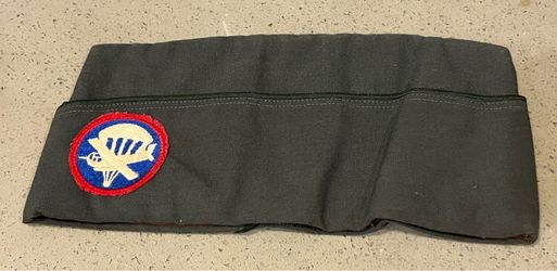 Vintage WWII paratrooper cap with patch