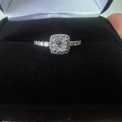 NEVER WORN Engagement Ring 14K WG Princess Cut