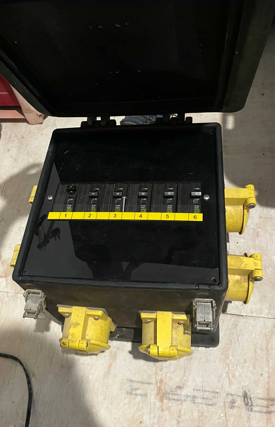 POWER DISTRIBUTION UNIT