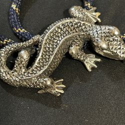 VINTAGE NATIVE AMERICAN LIZARD BOHO TIE WITH ORNATE TIPS