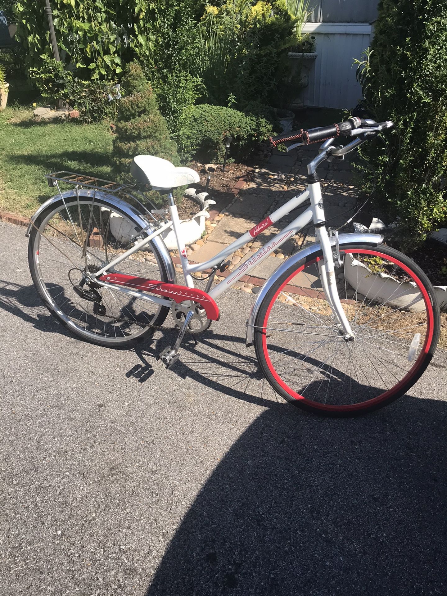 SCHWINN BIKE 28”)(Speed 7