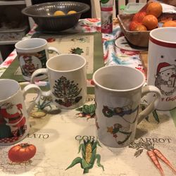 Five mugs with Christmas theme