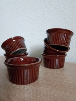 Beautiful 6 Ramekins in Great Condition. Clean and ready to use.