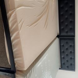 2 Black Twin Beds (metal) 