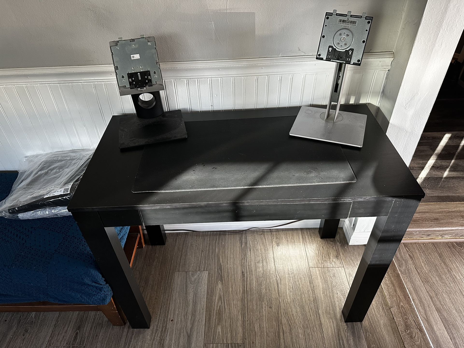  Computer Desktop: Computer Stands For Size Referance Only 