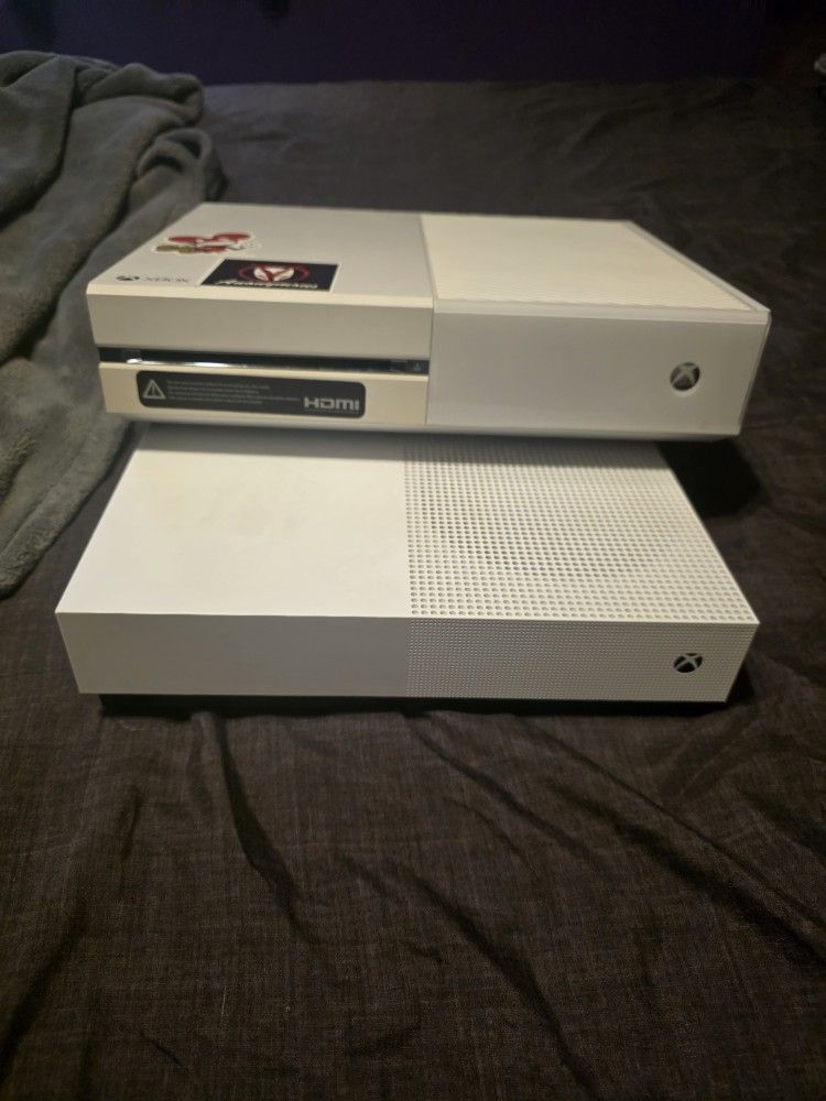 Xbox One S and Xbox One X