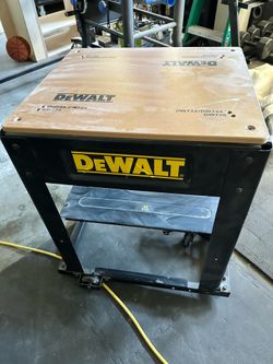 DEWALT 24 in. L X 30 in. HX 22 in. W Stand Black