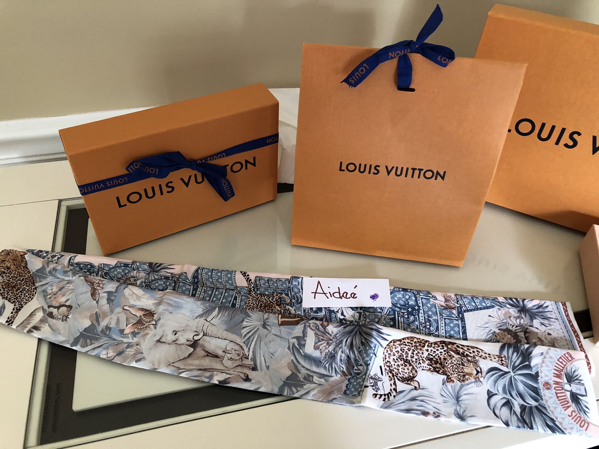 Louis Vuitton voyage extraordinarie bandeau