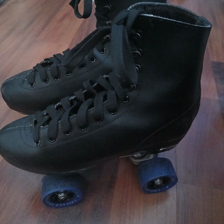 Men's Size 7 Black Roller Skates