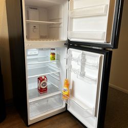 Magic Chef Black Refrigerator - 5ft Tall