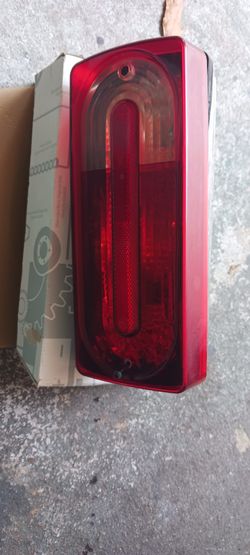 Mercedes tail lamp. In the original box $50.00