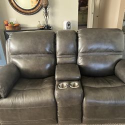 Brand New FlexSteel Fenwick Love Seat
