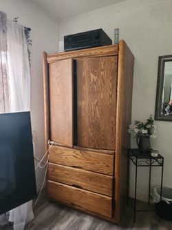 Wood Entertainment /Armoire