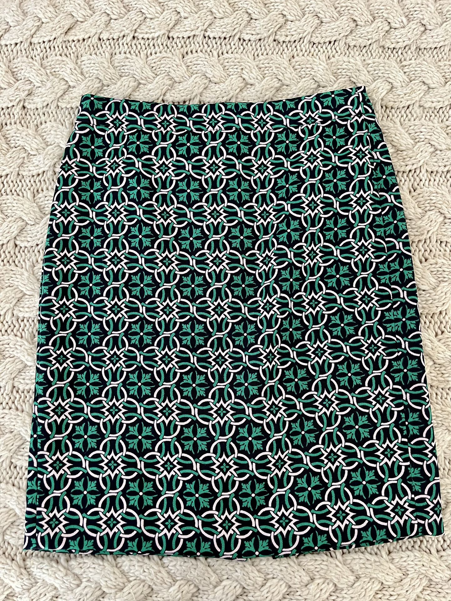 JCrew Pencil Skirt, Size 2P, Classic Green & Pink Pattern