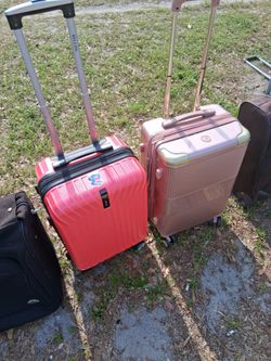 NICE PULL ALONG LUGGAGE