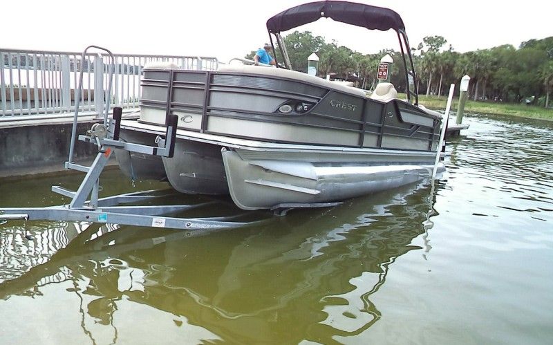 
2016 CREST Tri Toon Pontoon boat 200 hp
