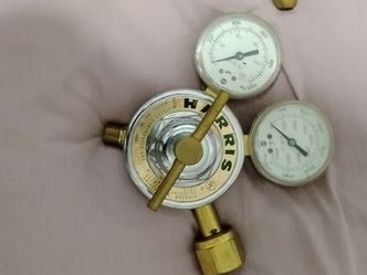Harris Calorific Model 25-100 series compressed gas regulator.