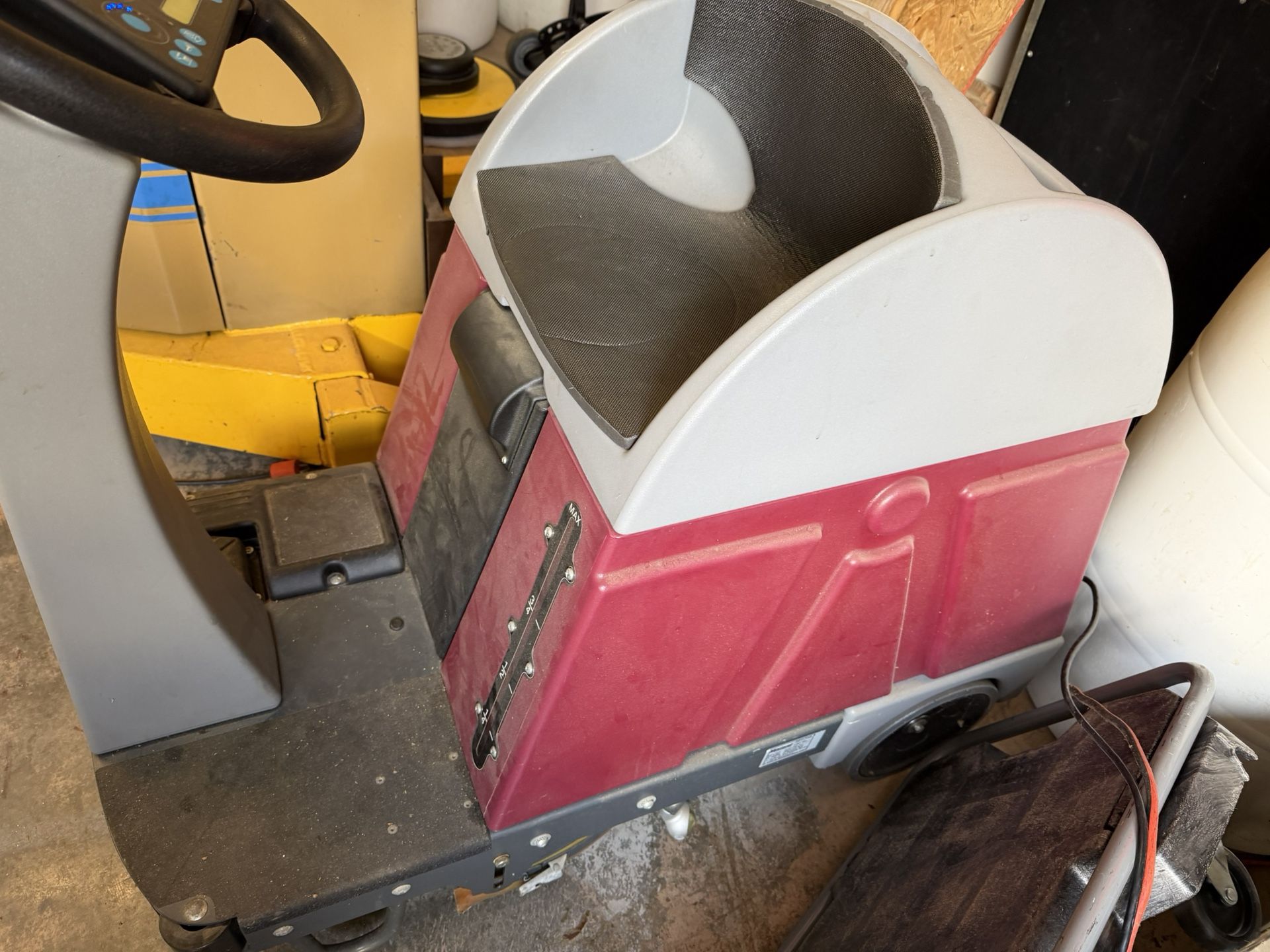 Ride On Machine Floor Scrubber