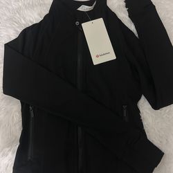 Cropped All Black Lululemon (Size 2)