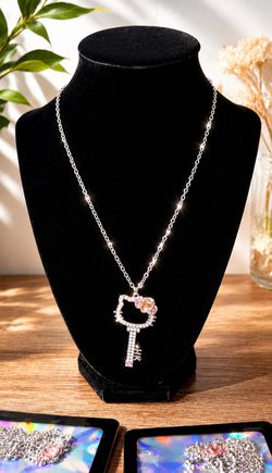 Hello kitty key necklace