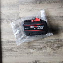 Milwaukee M18 BATTERY FORGE  HD 12.0