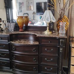 Whole bedroom set with accessories