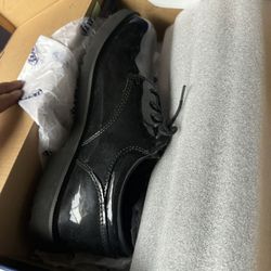 Men”s Shoes Size 10.5