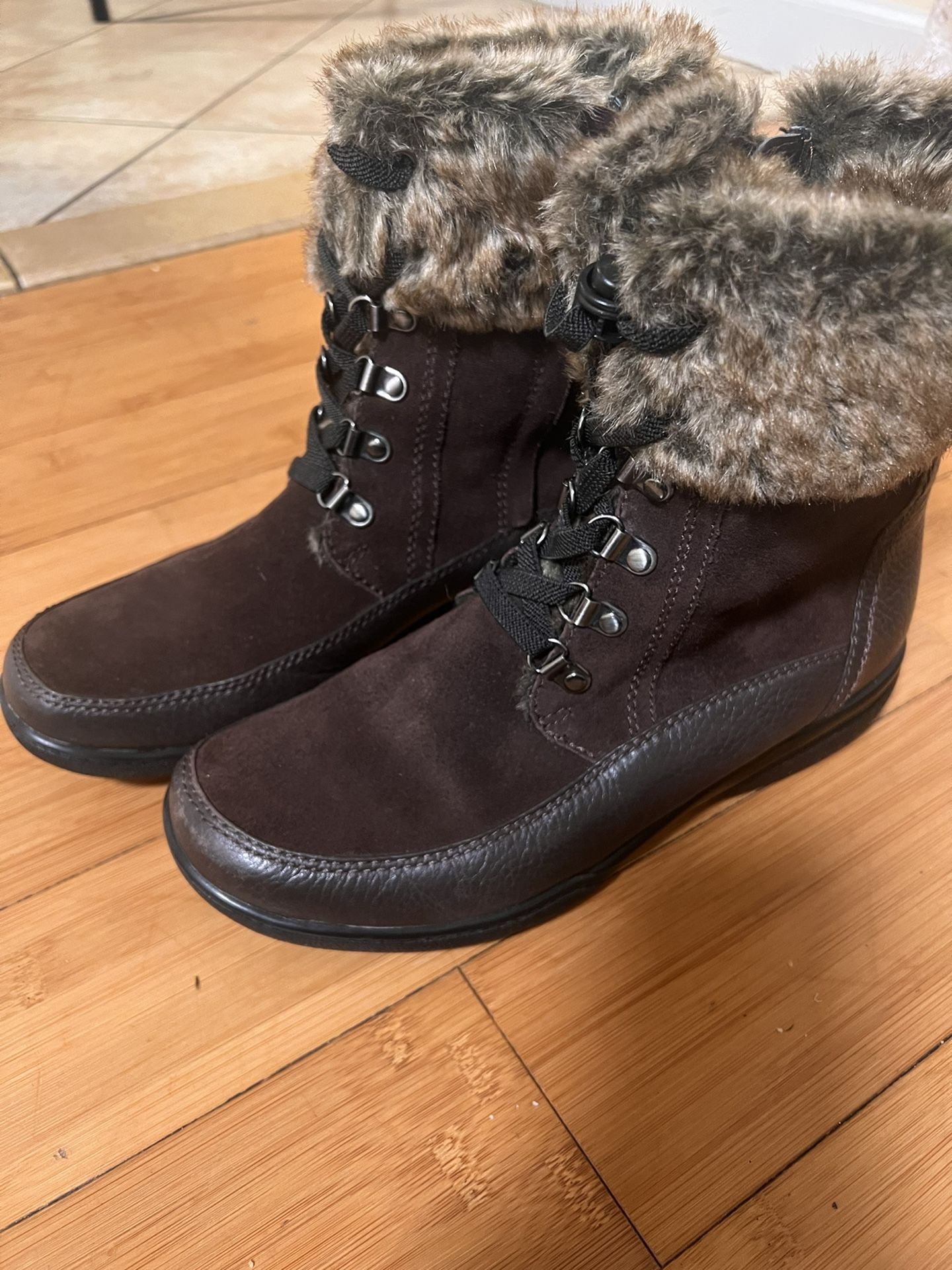 Clarks Women Winter Combat Boots Kearns Ramsey Size 9.5 M Burgundy Leather