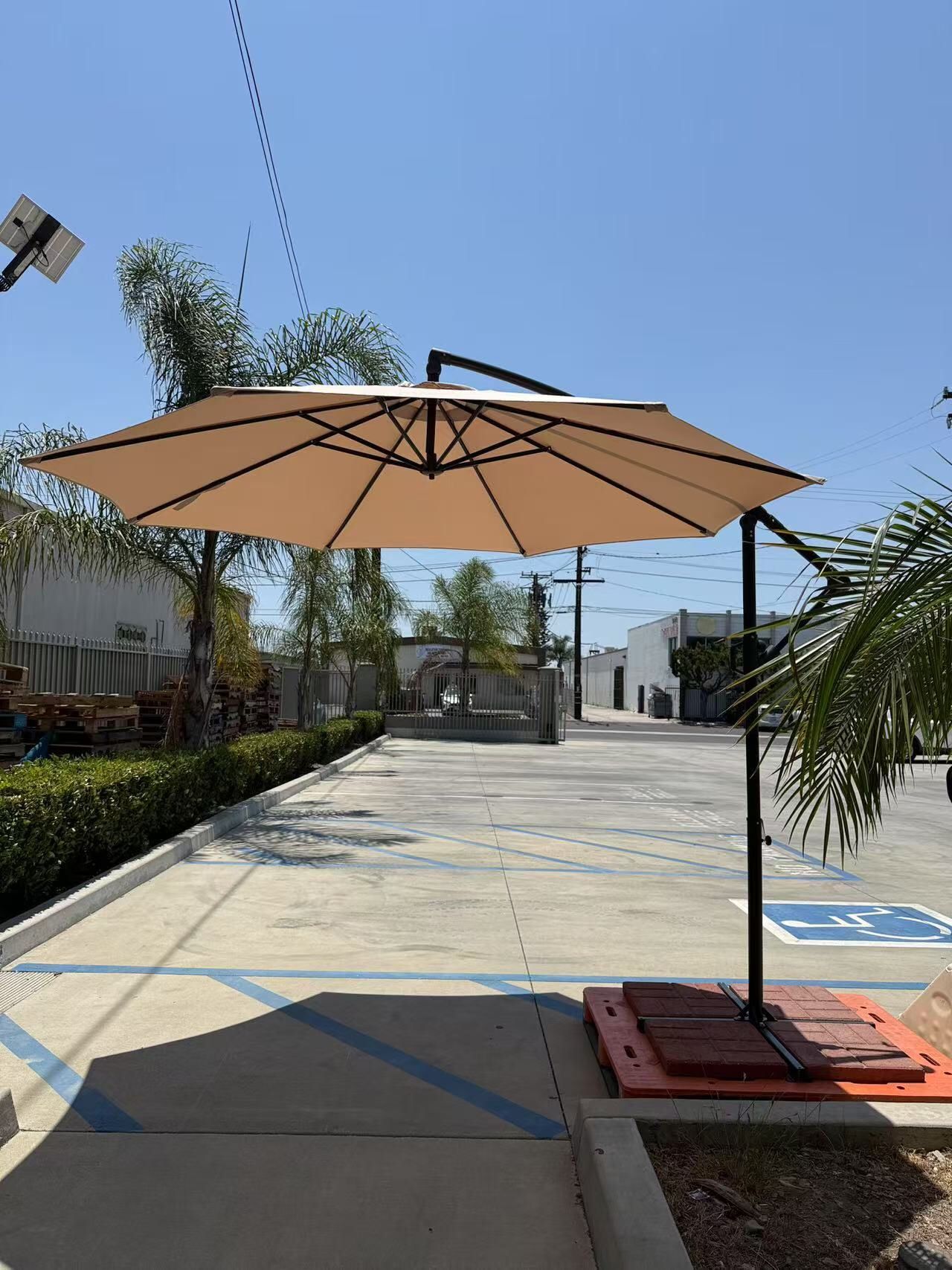 New In Box 10 Foot Diameter Outdoor Patio Offset Cantilever Deck Umbrella With Cross Stand Require Counter Weight 