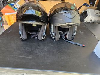 2 Helmets