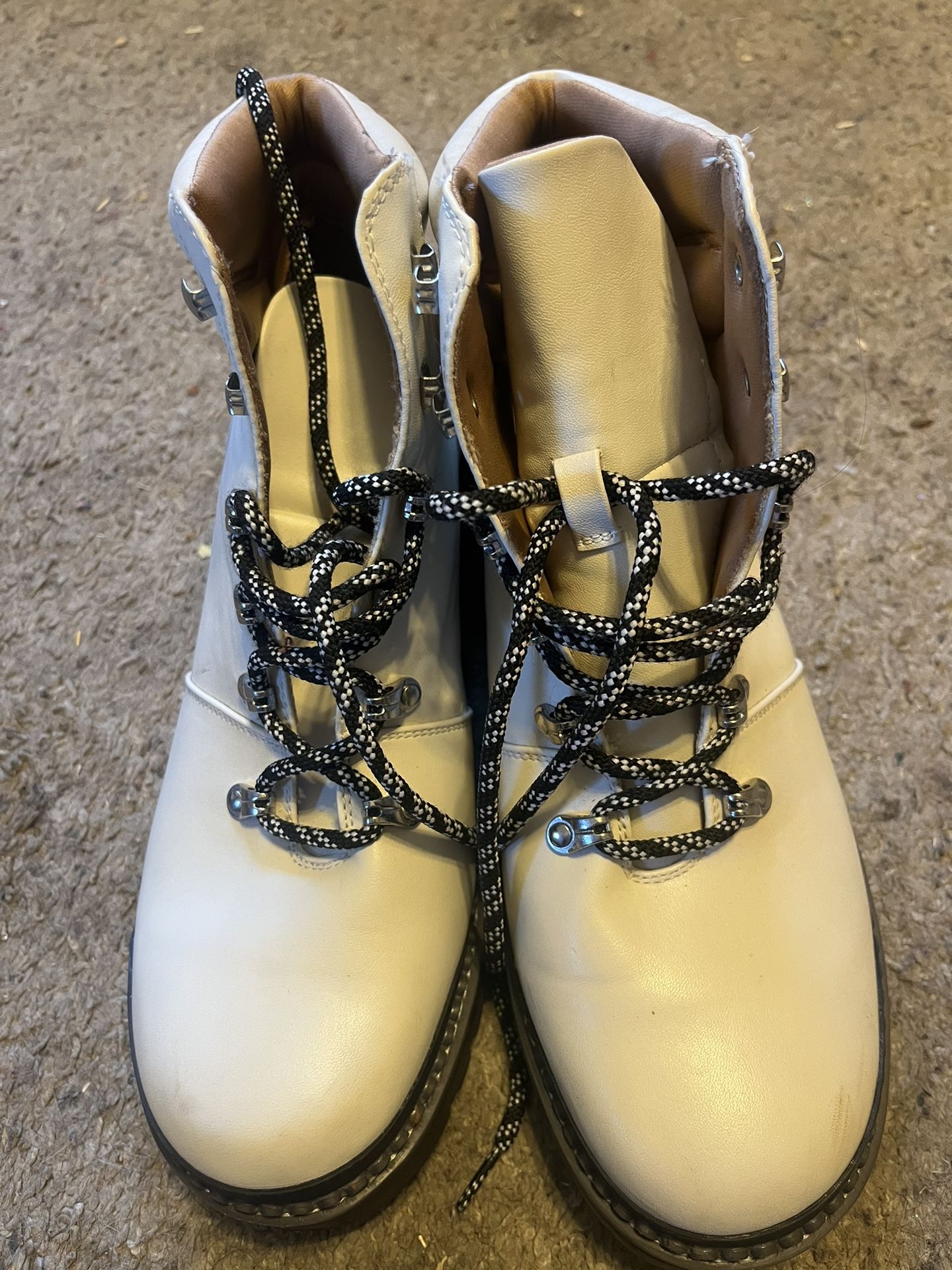Mens Boots(size 11)