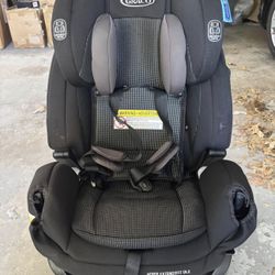 Graco Extend2fit DLX 4-in-1 car seat