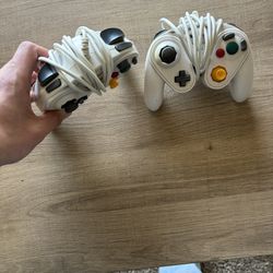 2 Wii Gamecube Controllers White