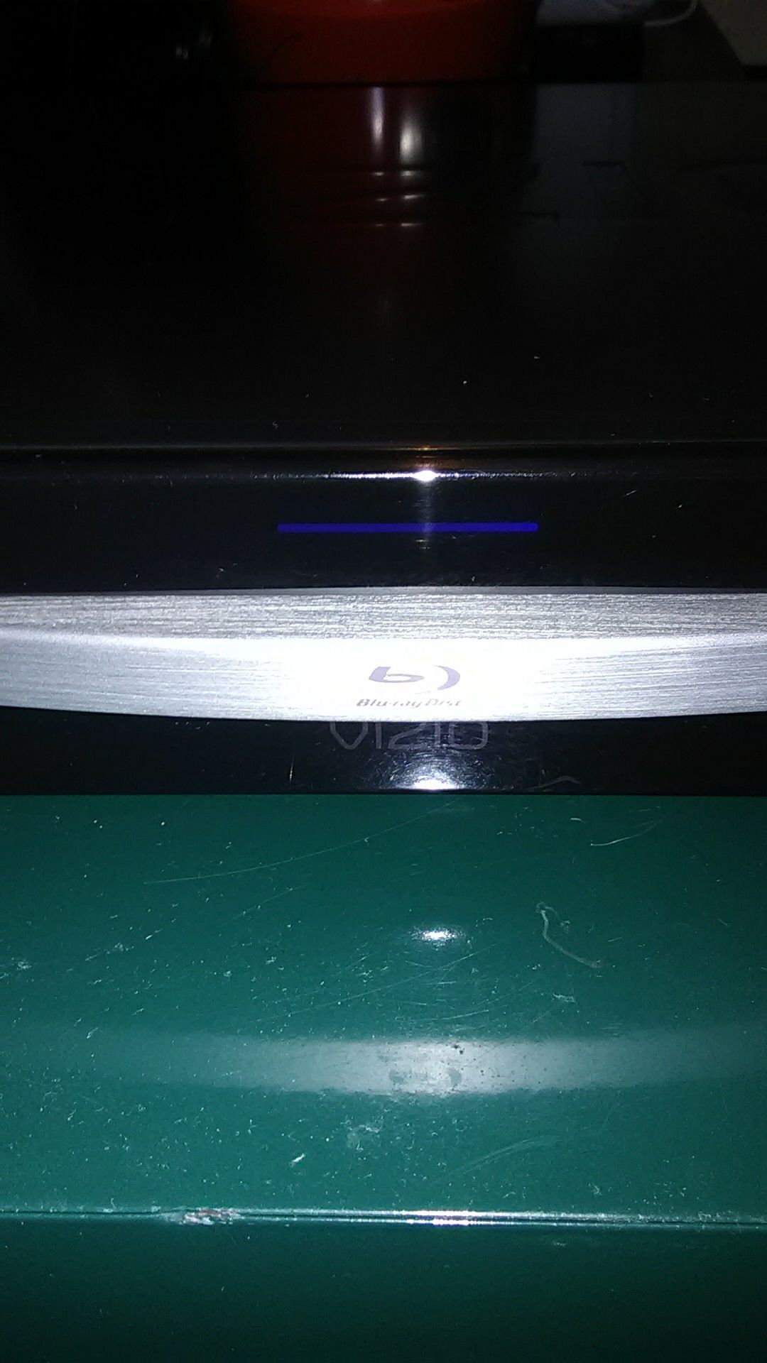 VIZIO Blu-ray DVD player w/ WiFi incorporated ready for streaming with remote works great.