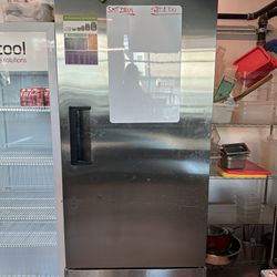 NSF Solid Door Reach-In Freezer 1 Door Freezer 