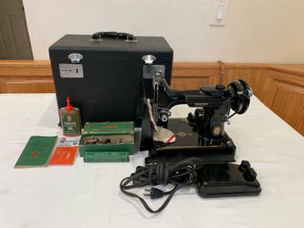 Singer Featherweight 221 Sewing Machine w/Case & Attachments 1951