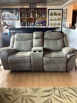 Recliner loveseat