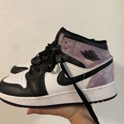 Air Jordan 1 Mid- black White Light Purple Lavender 